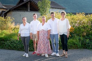 De gauche à droite : Ravier Mélissa (candidate vice-juge), Gwenaël Richard (conseiller communal vert’libéral sortant), Jennifer Cettou (conseillère communale sortante), Yannick Ruppen (candidat conseiller communal) et Sylviane Coquoz (présidente sortante)